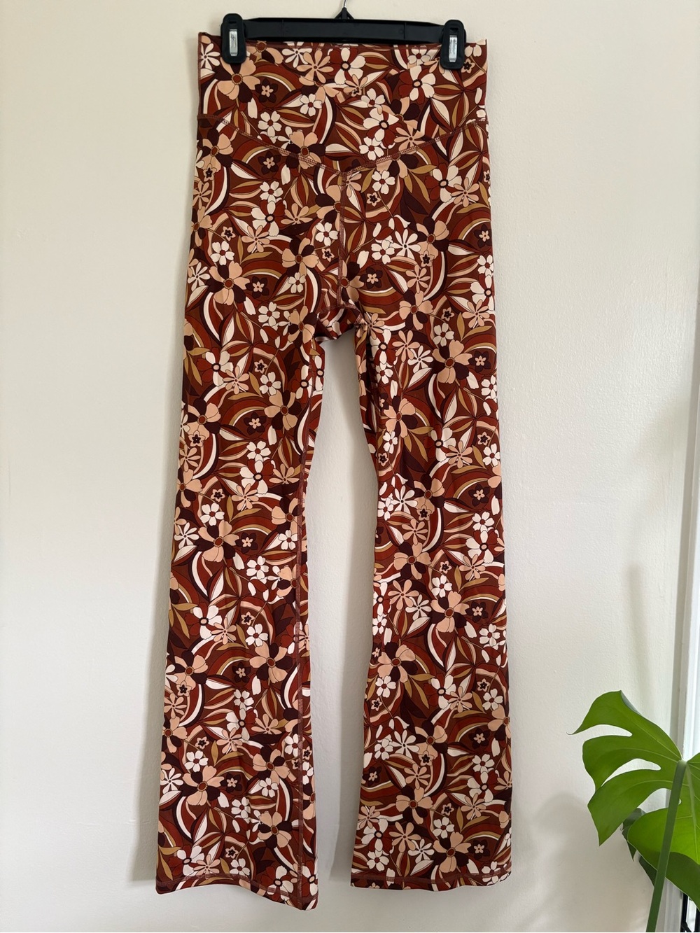 LA Hearts Retro Floral Flared Leggings Size Medium NWOT